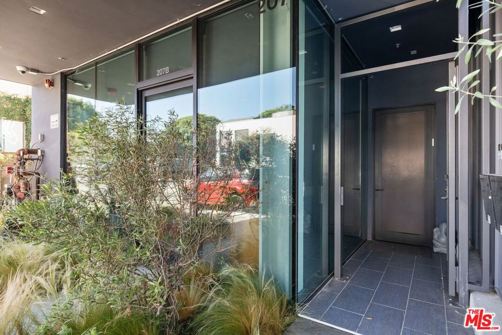 Properties 1 207 Hollister Avenue