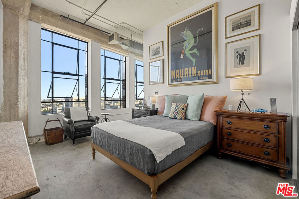 315 E 8th Street 1004