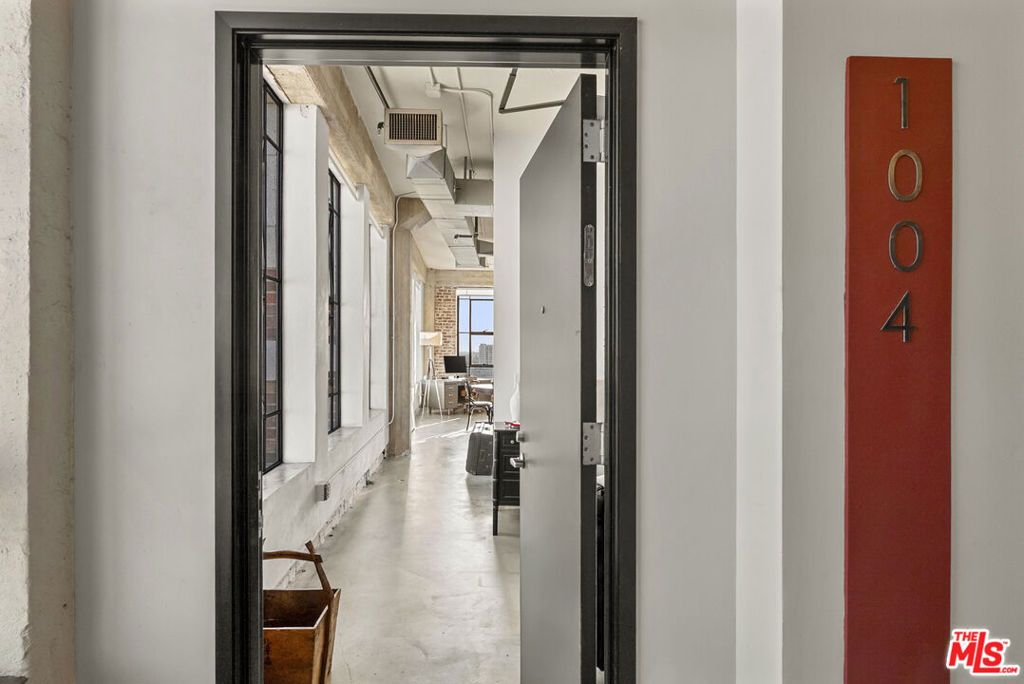 Photo of 315 E 8th Street #1004, Los Angeles, CA 90014 (MLS # 26649605)