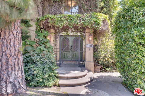 Photo of 1902 Granville Avenue, Los Angeles, CA 90025 (MLS # 26848405)