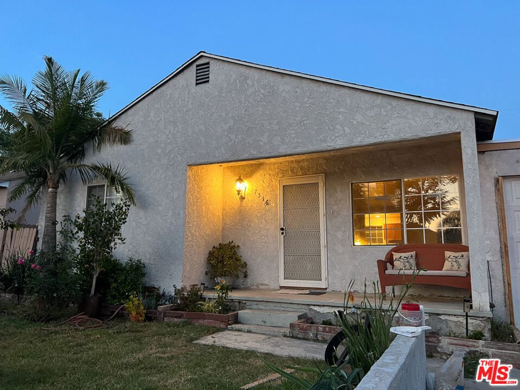 Photo of 7516 Whitaker Avenue, Van Nuys, CA 91406 (MLS # 25613307)