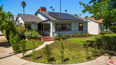 Photo of 5631 Columbus Avenue, Los Angeles, CA 91411 (MLS # 26991227)