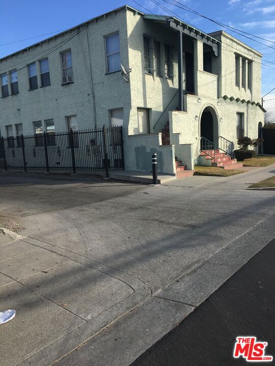 REDEVELOPING AREA 4PLEX-2=2&1-2+1&1 - BUILDING LOCATED IN THE AREA WALKING DISTANCE OF CRENSHAW/EXPO METRO STATION- MAJOR 10FWY AND ACCESS TO MAJOR STREETS. PLEASE DONT ENTER PROPERTY-CONTACT/DISTURB TENANTS. SOLD "AS IS" BUYER IS ADVISED TO INDEPENDENTLY VERIFY THE ACCURACY OF ALL INFO.
