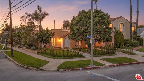Photo of 1185 S Tremaine Avenue, Los Angeles, CA 90019 (MLS # 26819739)