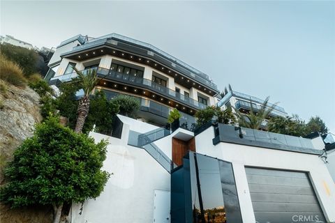 Photo of 8144 Gould Avenue, Los Angeles, CA 90046 (MLS # SB26068737)