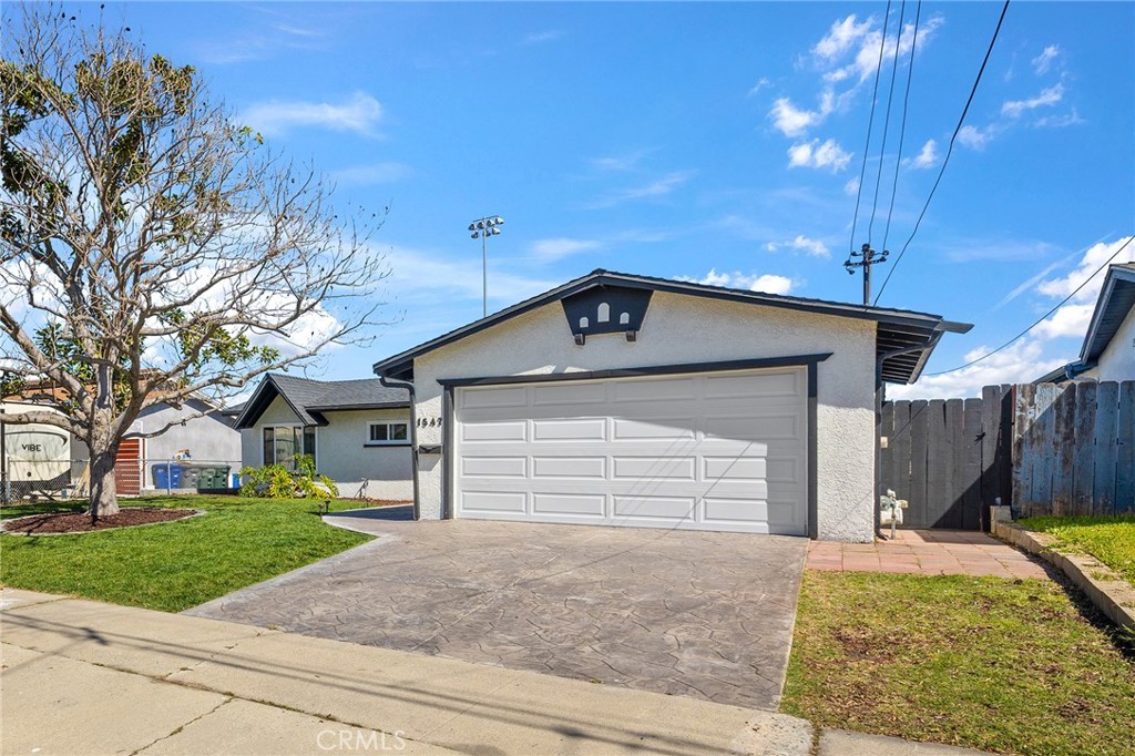 1547 Folkestone Street