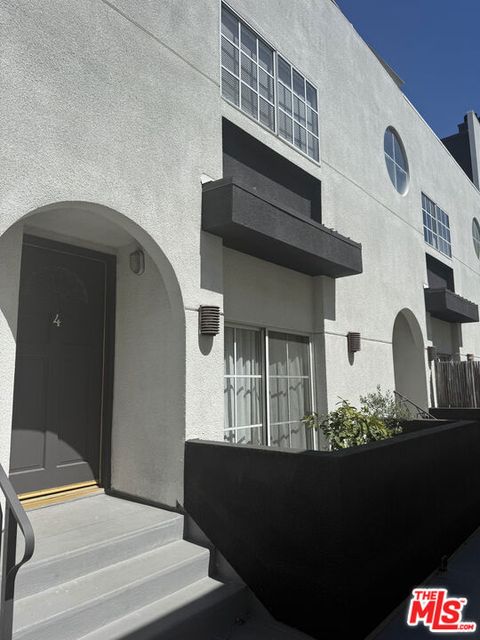 Photo of 108 N Orlando Ave. Ave #4, Los Angeles, CA 90048 (MLS # 26793589)