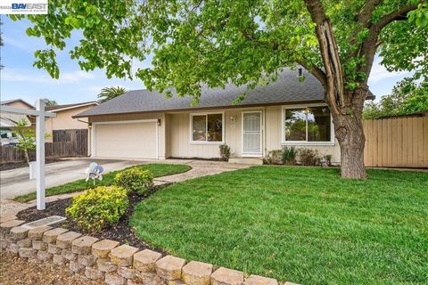 Photo of 409 Alameda Dr Dr, Livermore, CA 94551 (MLS # 41131895)