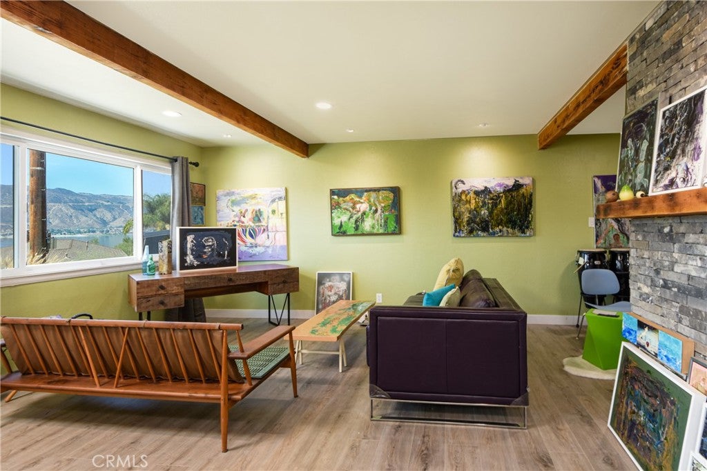 1005 W Sumner