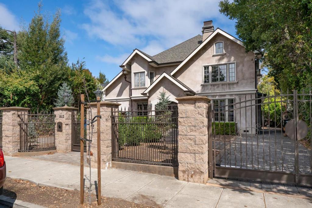 1512 Highway Road