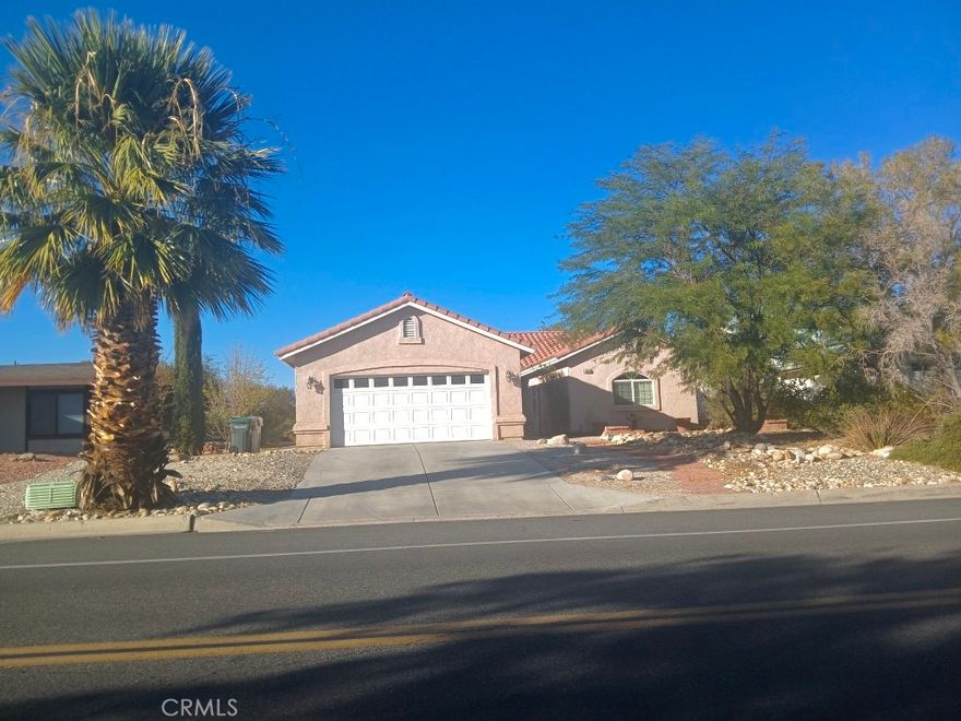 Beautifull Cozy Single Story Home located in Spring Valley Lake Community, with 4 Bedrooms and 3 Bath, Family room, Kitchen Area, cozy backyard, close to shopping area.