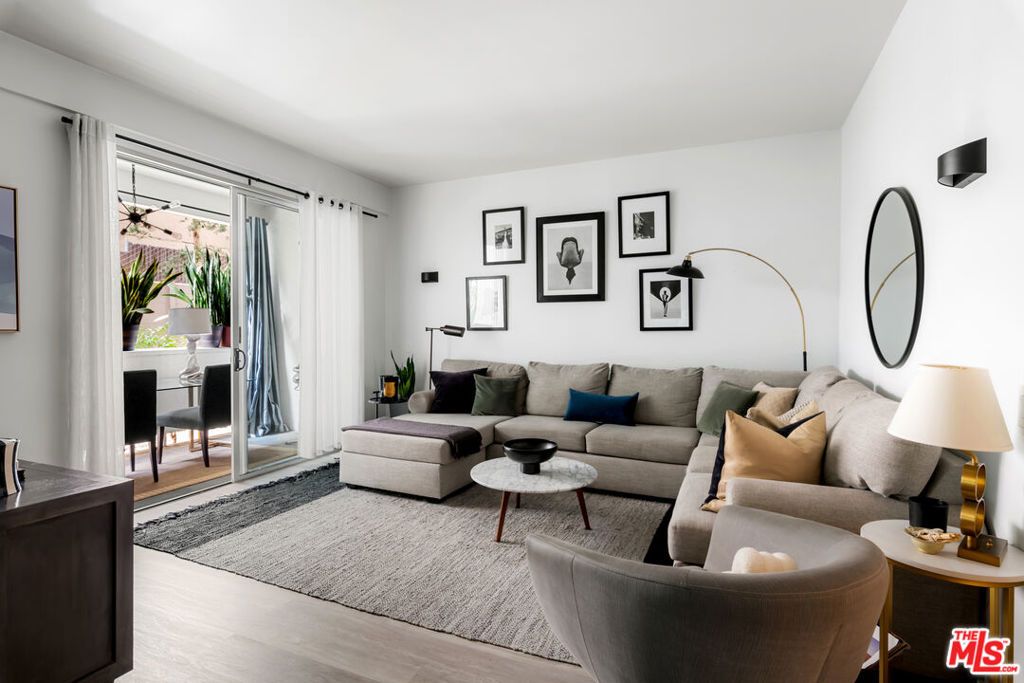 Photo of 7250 Franklin Avenue #112, Los Angeles, CA 90046 (MLS # 25502425)