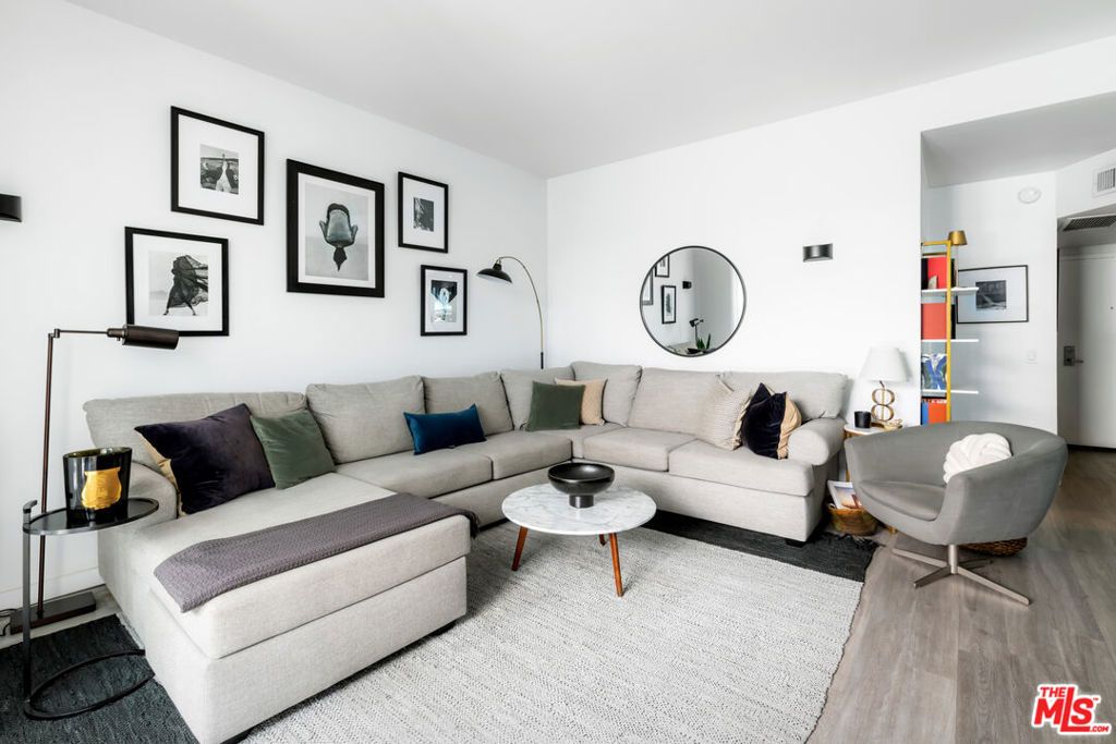 Photo of 7250 Franklin Avenue #112, Los Angeles, CA 90046 (MLS # 25502425)