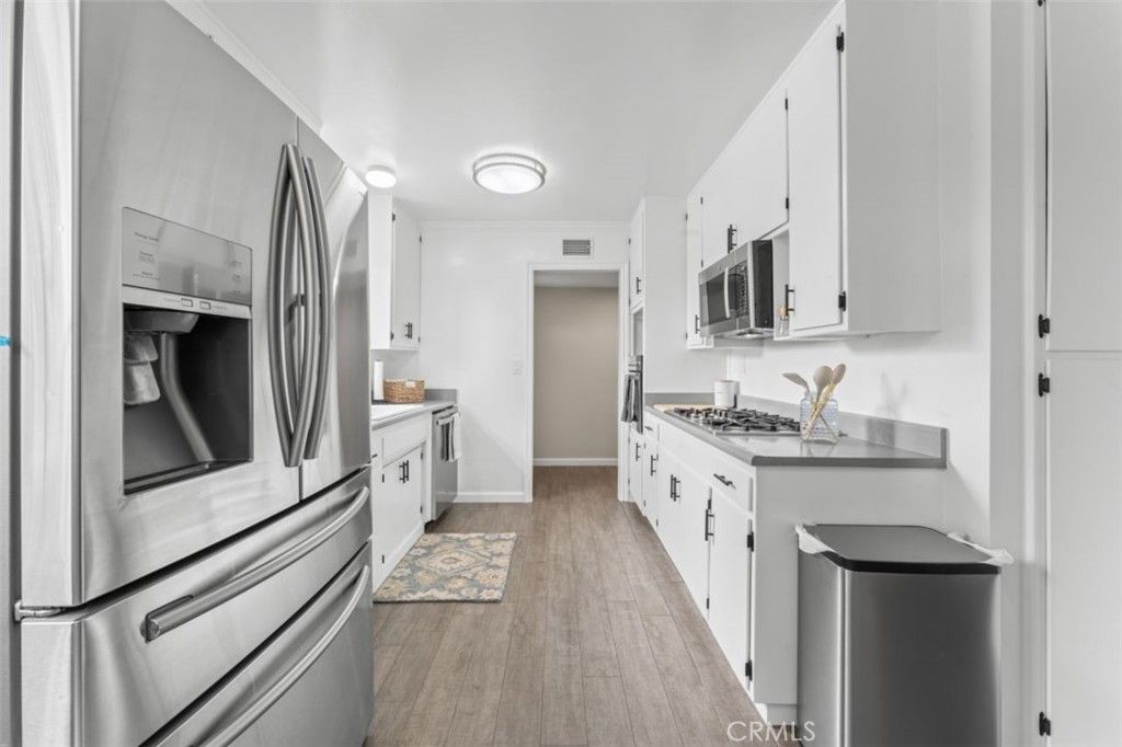 Photo of 23931 Bessemer Street, Woodland Hills, CA 91367 (MLS # SR25198209)