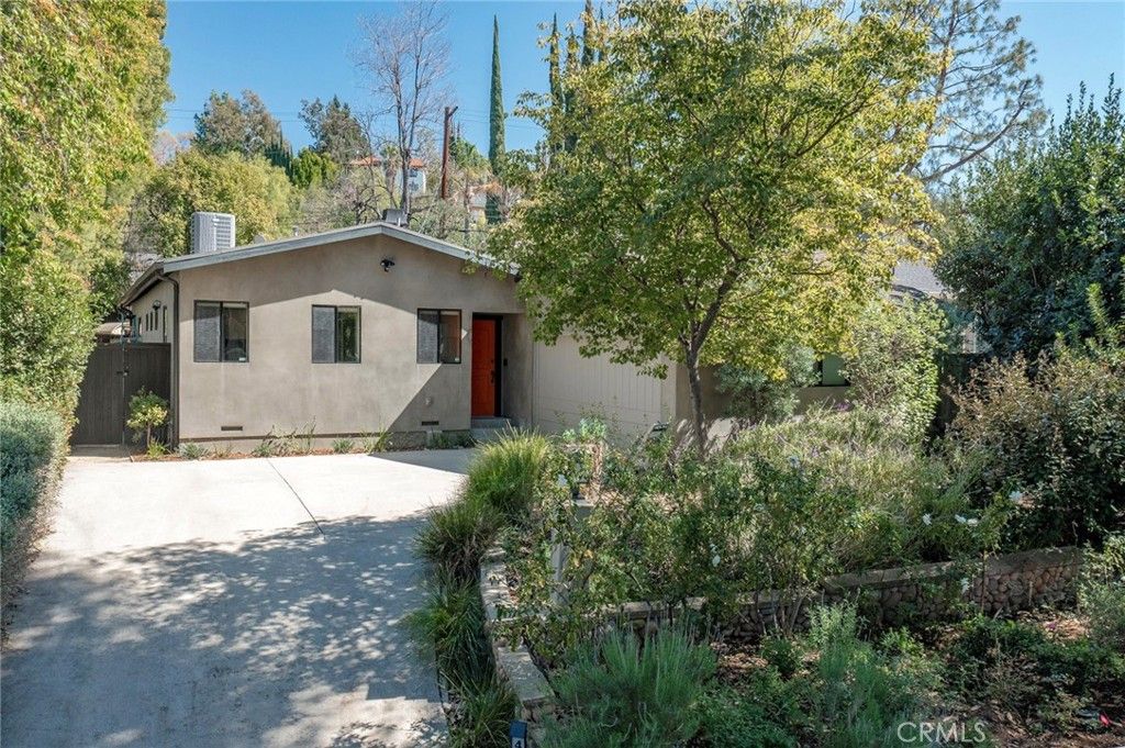 Photo of 4642 Santa Lucia Drive, Woodland Hills, CA 91364 (MLS # SR25260456)