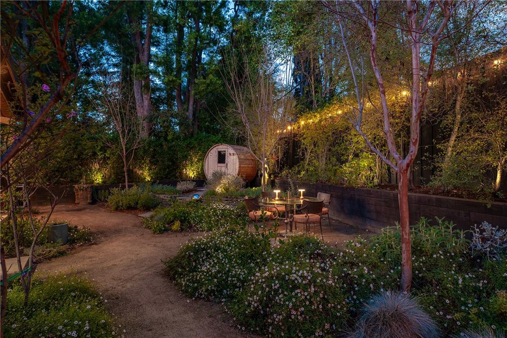 Photo of 4642 Santa Lucia Drive, Woodland Hills, CA 91364 (MLS # SR25260456)