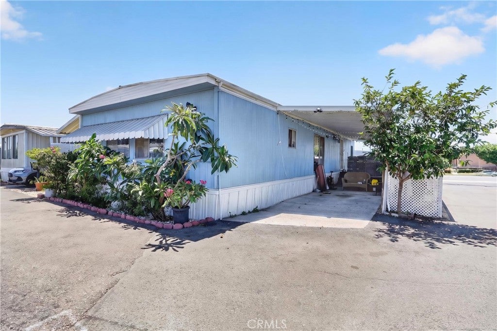 5450 N Paramount 16