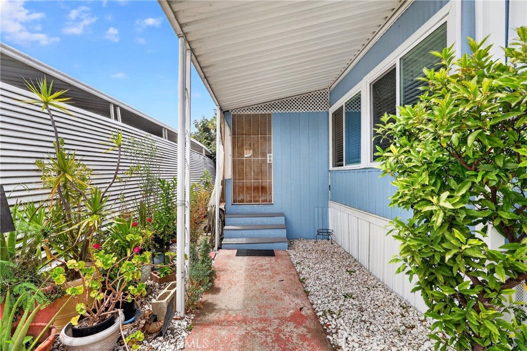 5450 N Paramount 16