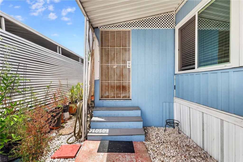 5450 N Paramount 16