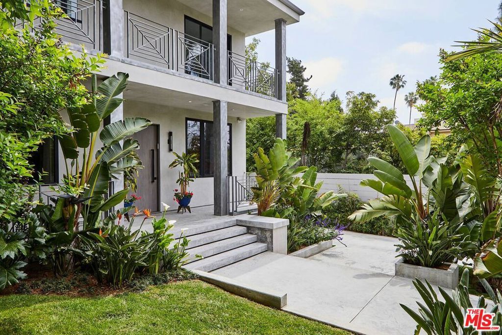 Photo of 1724 N Sierra Bonita Avenue, Los Angeles, CA 90046 (MLS # 26641463)