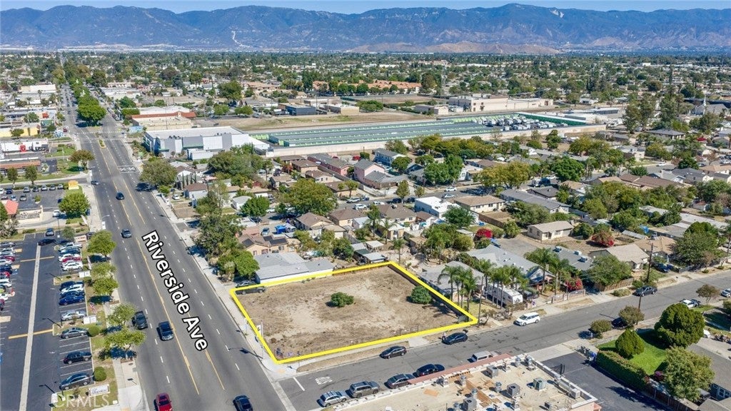 359 S Riverside