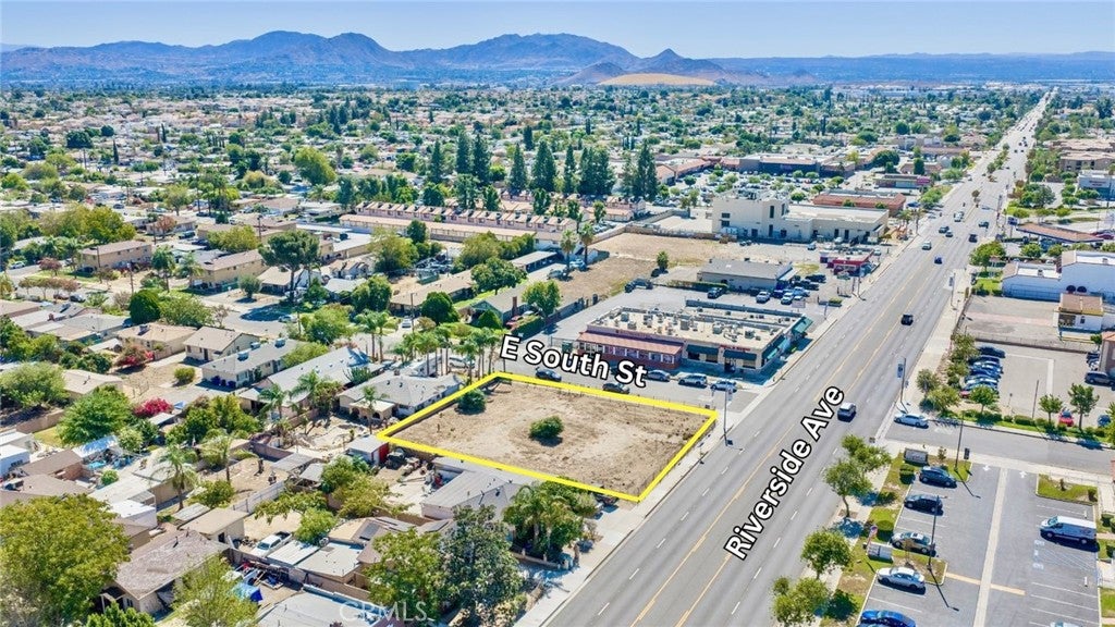 359 S Riverside