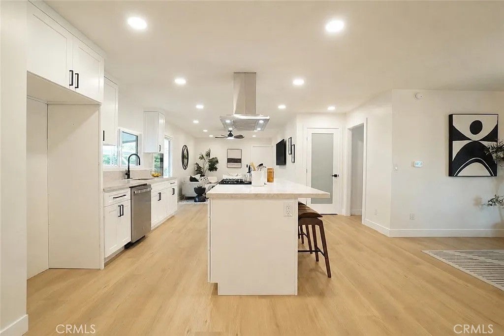 1245 W Cienega Avenue 183