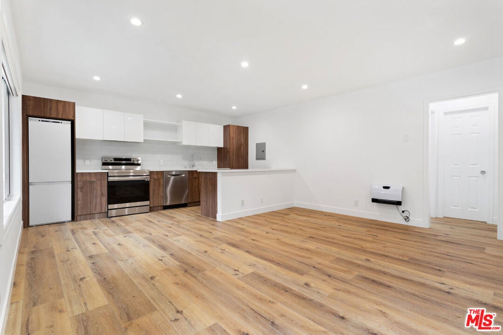 2002 4th Street 203, Santa Monica CA 90405