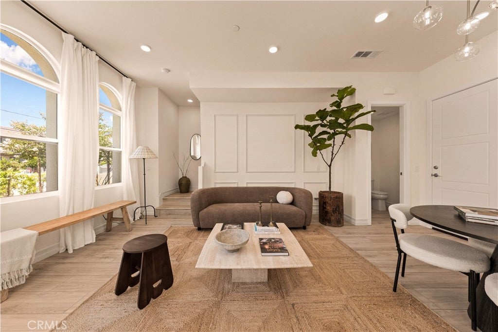 200 N New Avenue 2