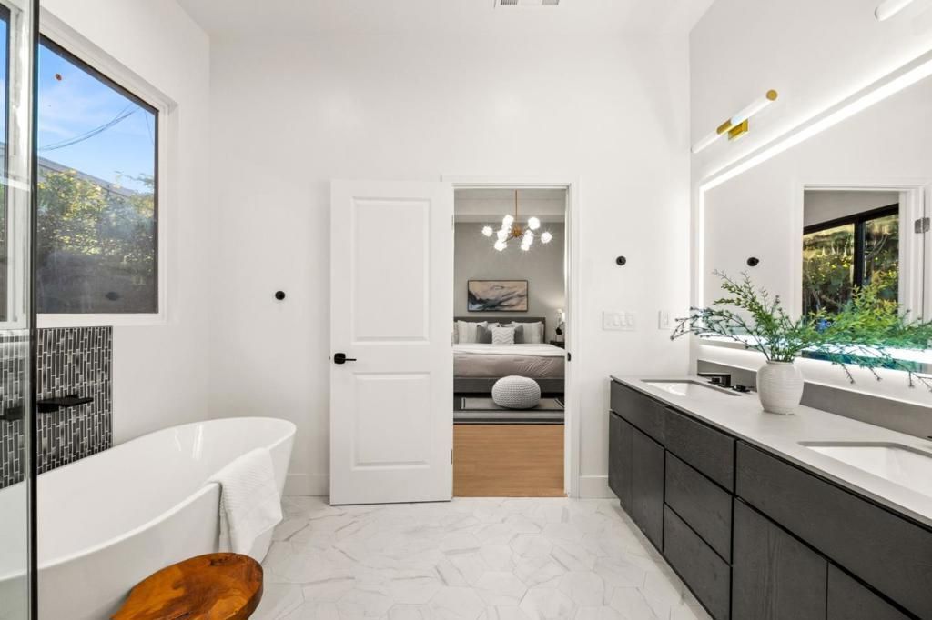 listing image 130725968269684467373