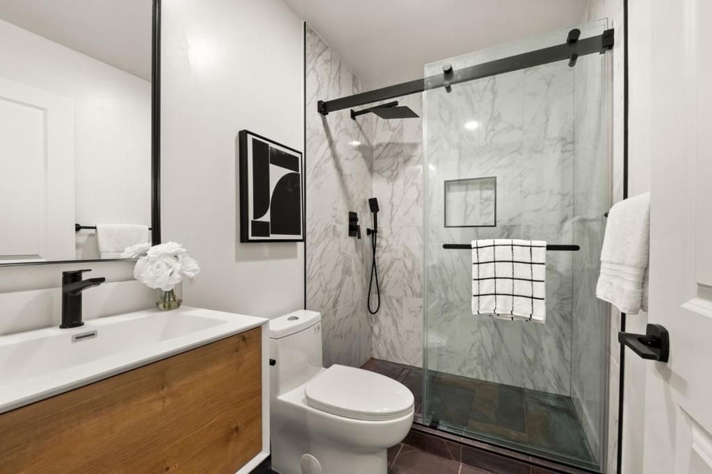 listing image 130725641657476016421