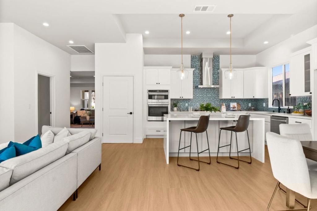 listing image 130721782896877332739