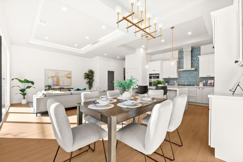 listing image 130727643036806835954