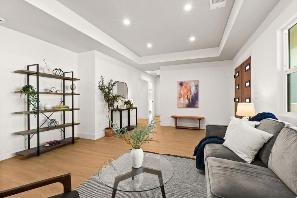 listing image 130725479814590736491