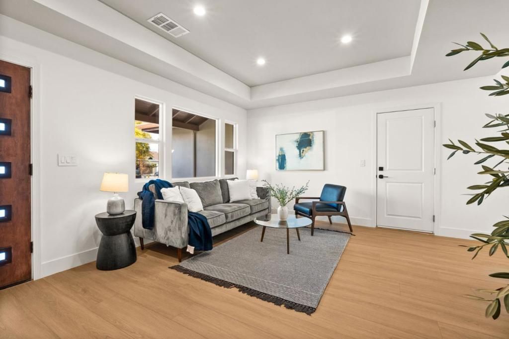 listing image 130725810904258533935
