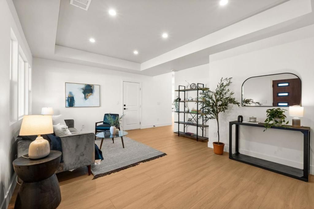 listing image 130723406757992567220