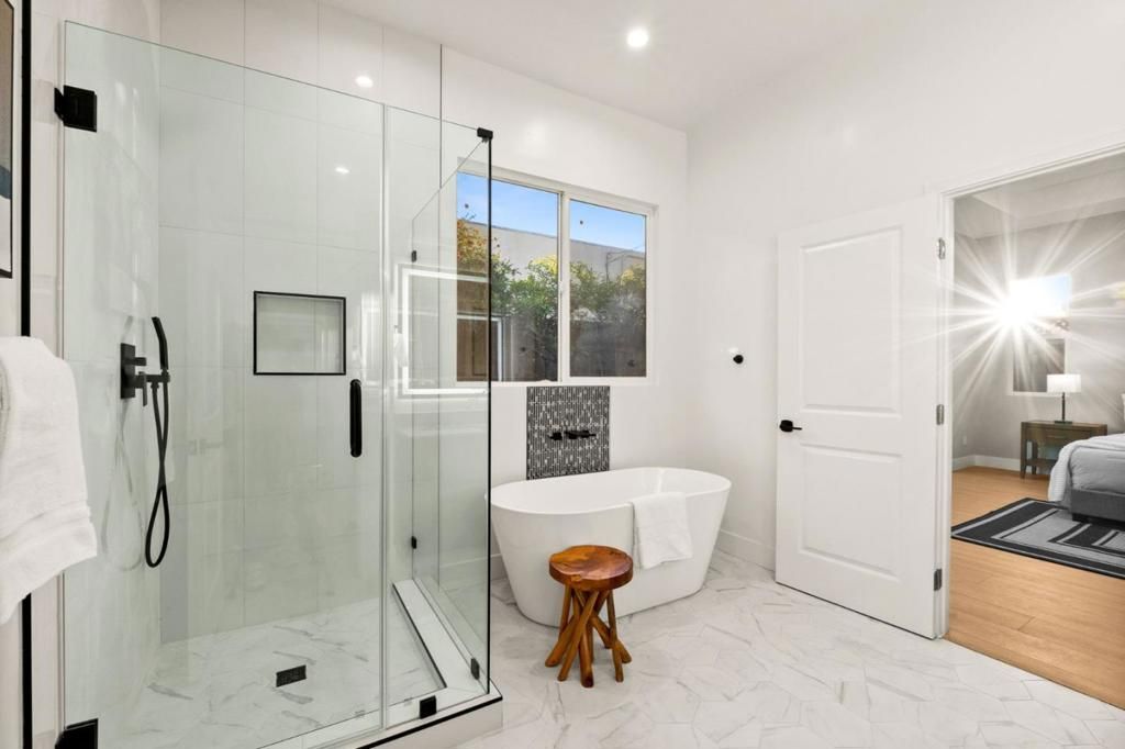 listing image 130727545681813575108