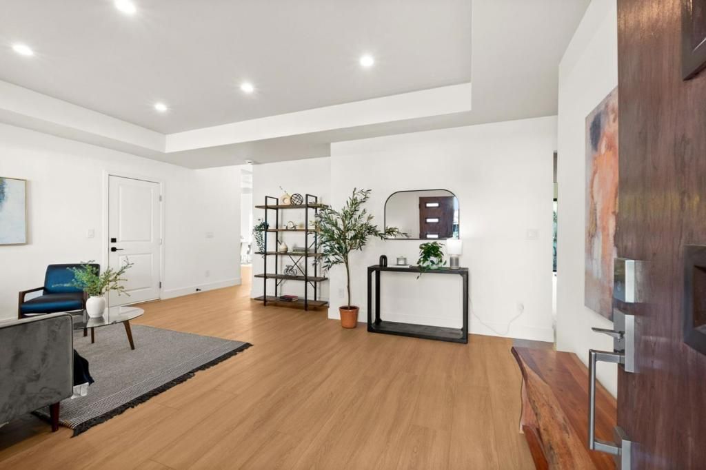 listing image 130729160148799992291