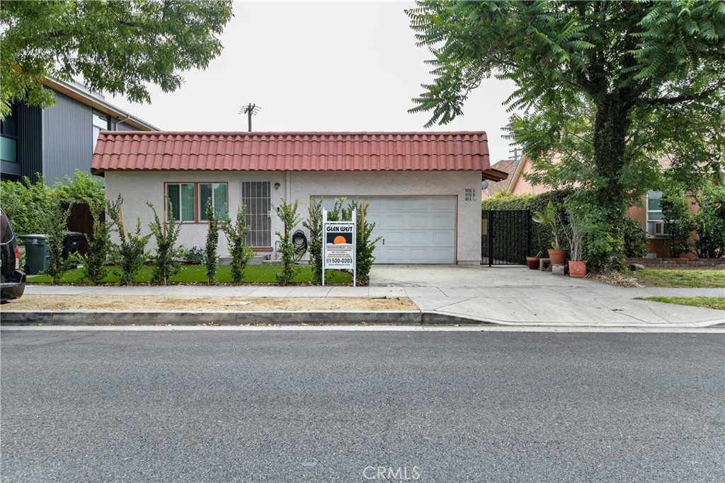 924 W Clark