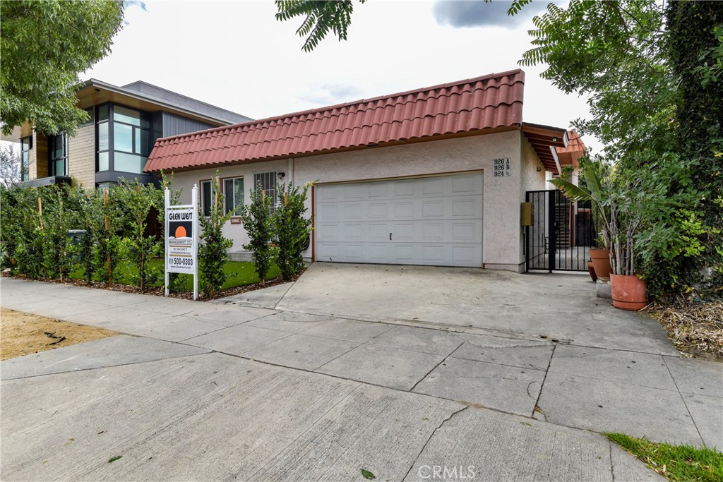 924 W Clark
