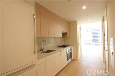 Photo of 877 Francisco Street #521, Los Angeles, CA 90017 (MLS # CV26039801)