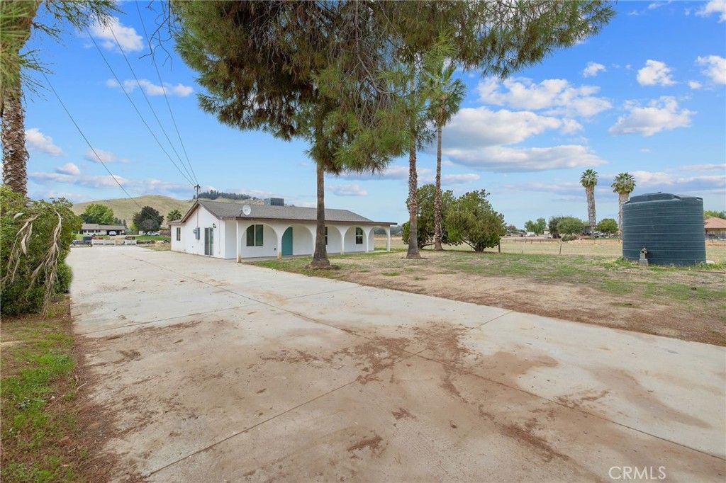 Photo of 30685 1/2 Mehrten Drive, Exeter, CA 93221 (MLS # FR25254854)