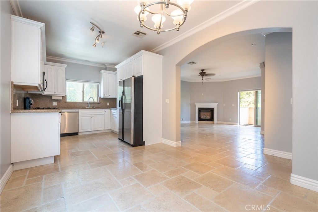 11253 Peach Grove Street 106