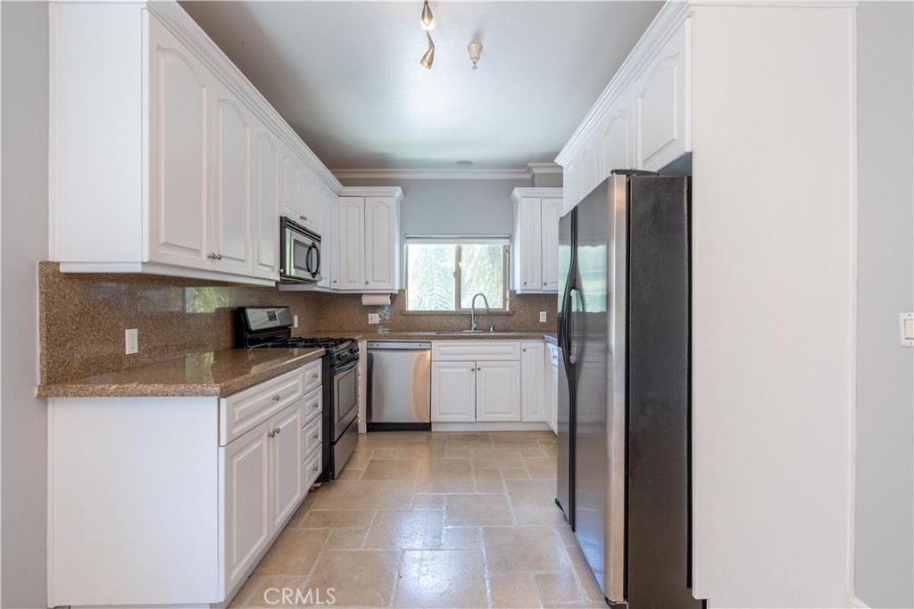 11253 Peach Grove Street 106