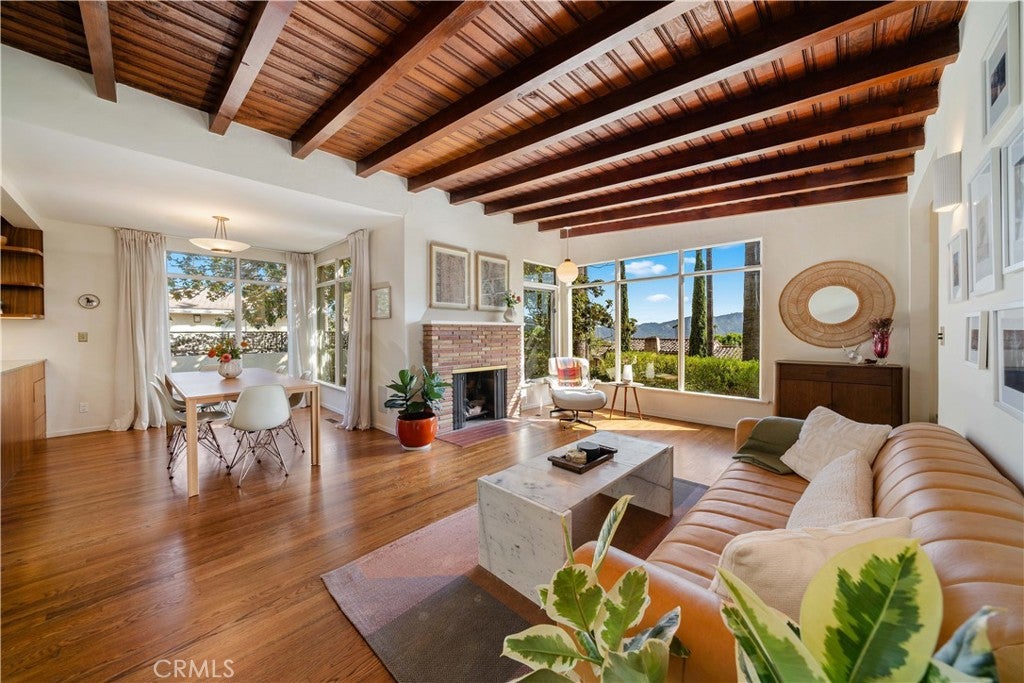 1011 W Mountain ST, Glendale CA 91202