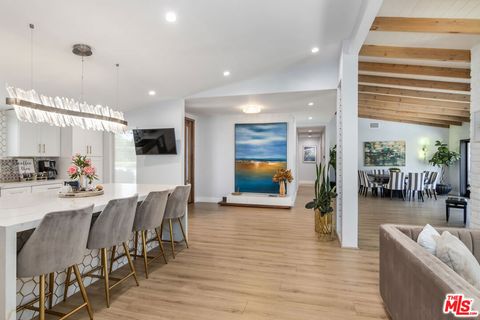 Photo of 4821 Heaven Avenue, Woodland Hills, CA 91364 (MLS # 26667077)