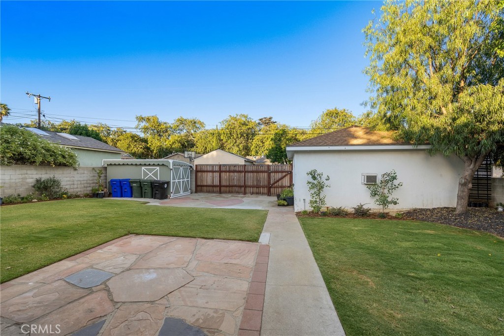 716 N Tulare Way