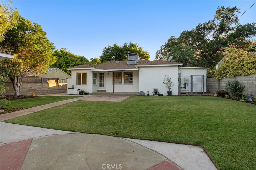 716 N Tulare Way