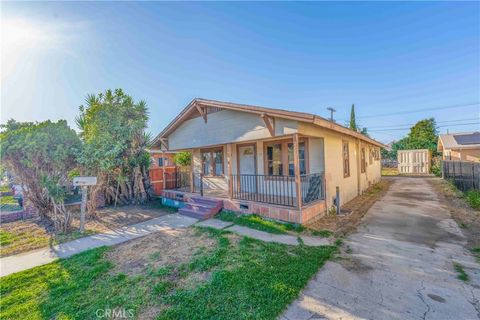 Photo of 225 E 67th St, Los Angeles, CA 90003 (MLS # DW26079438)