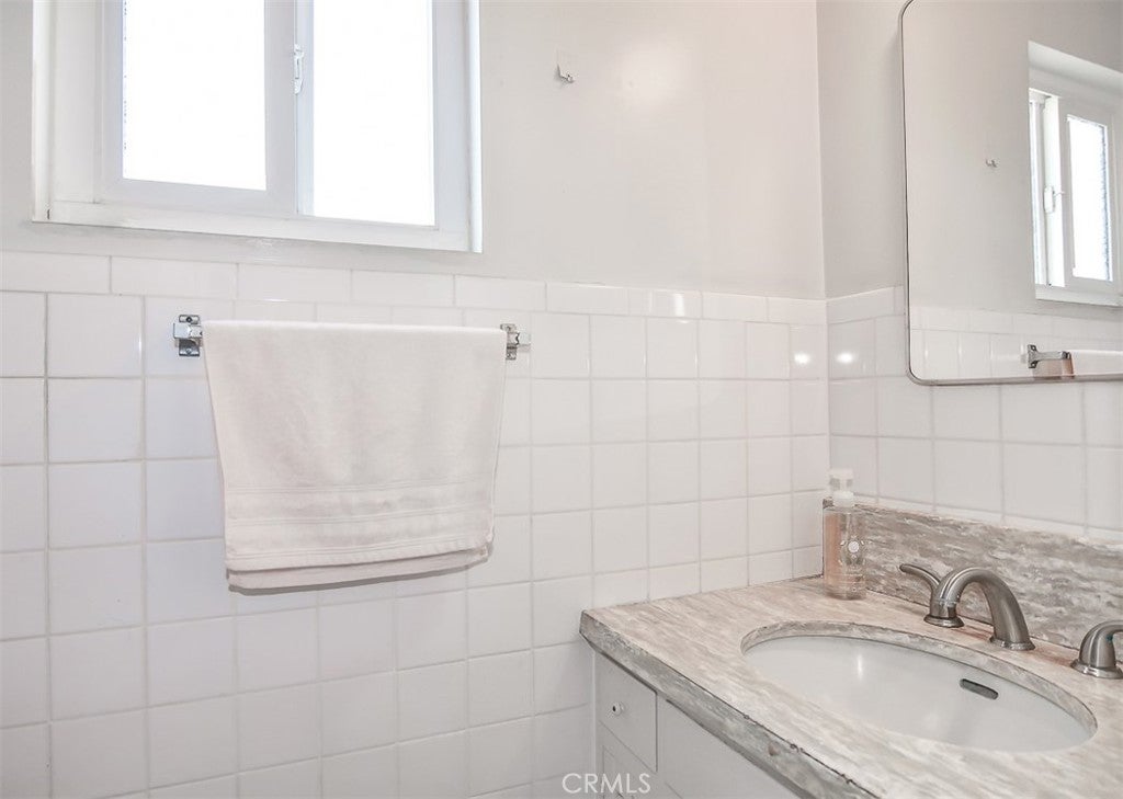 278 Santo Tomas, Costa Mesa CA 92627 - Photo 10